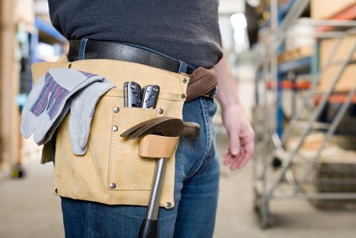 handyman wearing tool pouch